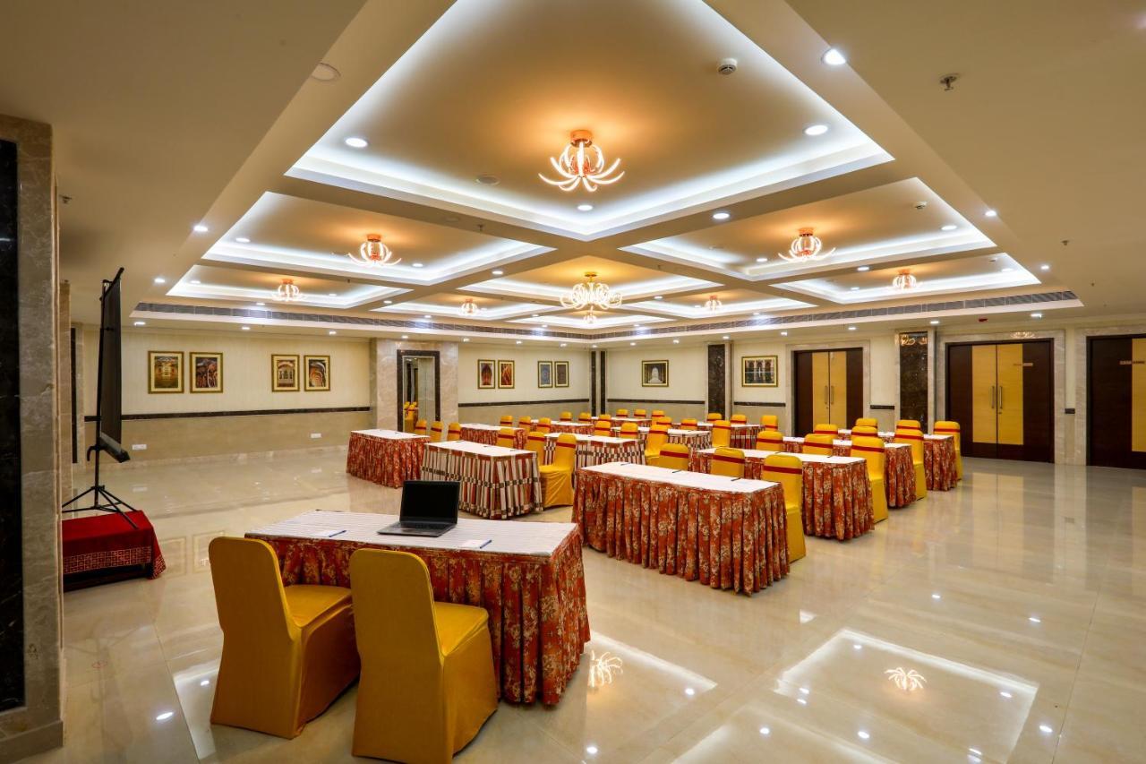 Hotel Aadithya Ченнаи Экстерьер фото