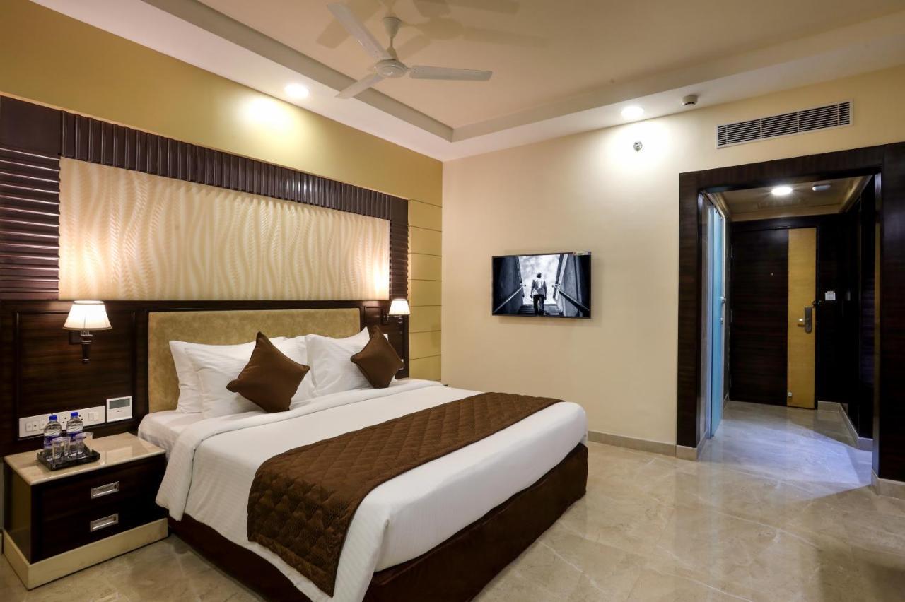 Hotel Aadithya Ченнаи Экстерьер фото